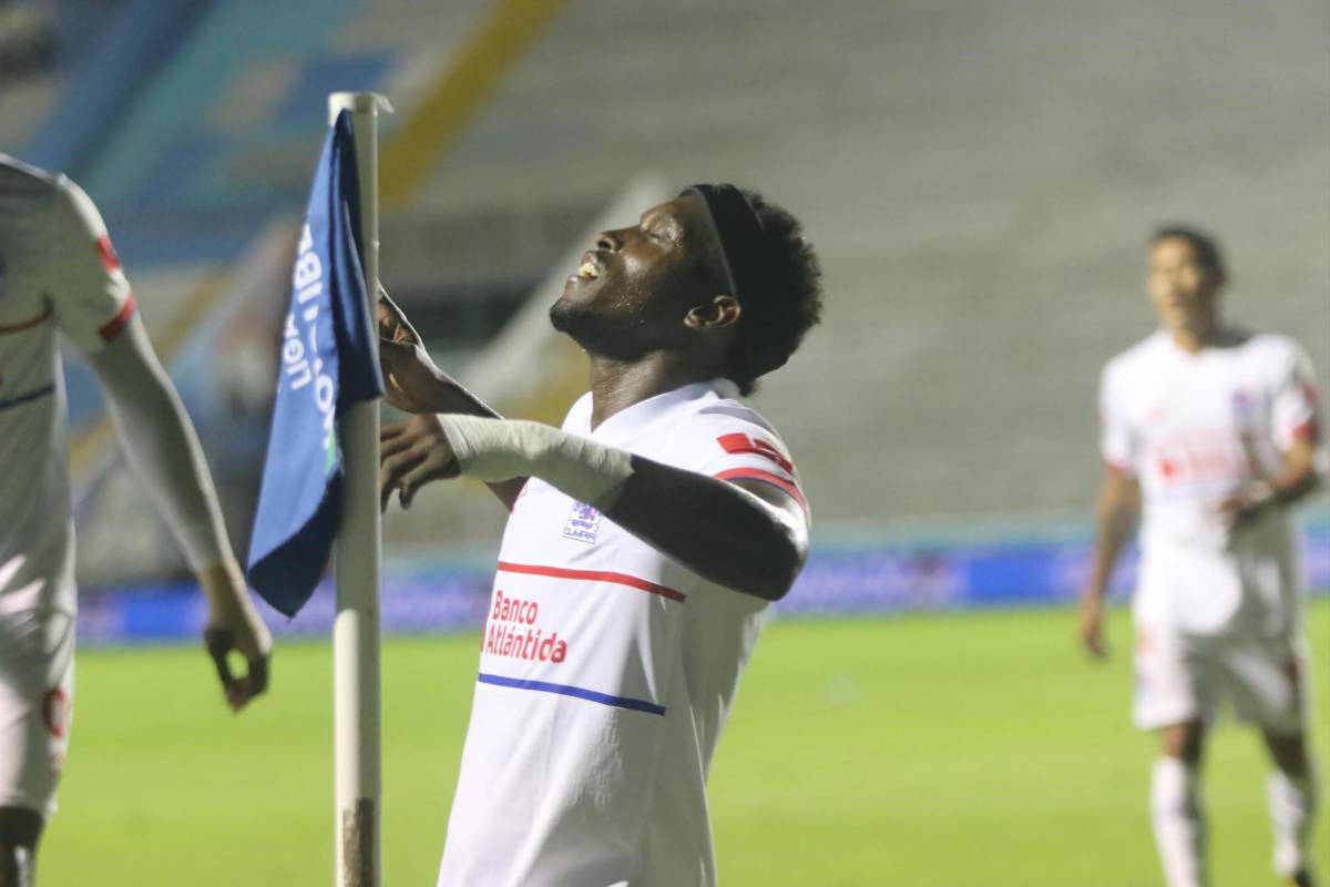 Alberth Elis le sonríe al fútbol, la nueva sorpresa que nadie sabía del Nacional y Olimpia presentó su título ante Lobos UPN