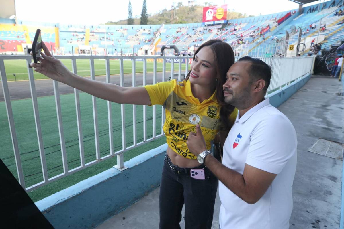 Ambientazo de la Ultra Fiel, aficionado fue capturado y bellas chicas engalanan el Nacional para el Olimpia - Real España