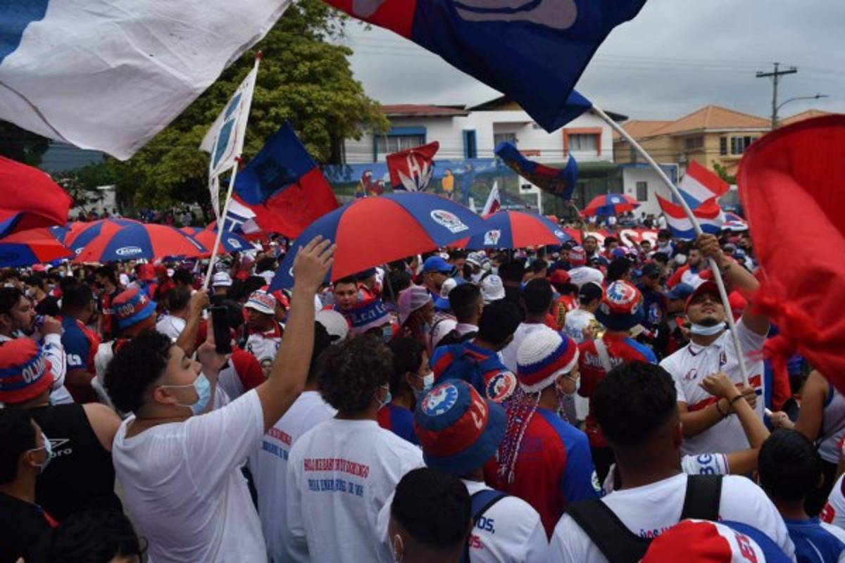 El gran ambiente de la final Marathón-Olimpia: Bellas modelos y la Ultra Fiel se roba el show