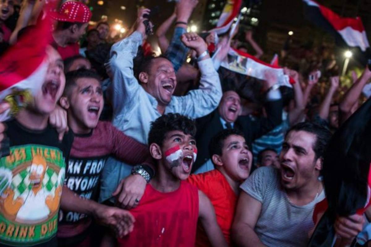 ¡UNA LOCURA! Las calles de Egipto se inundaron de personas celebrando el pase a Rusia-2018