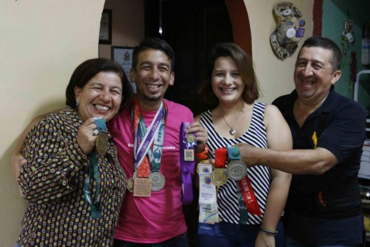 David Orellana, no escucha ni habla, pero es un verdadero campeón