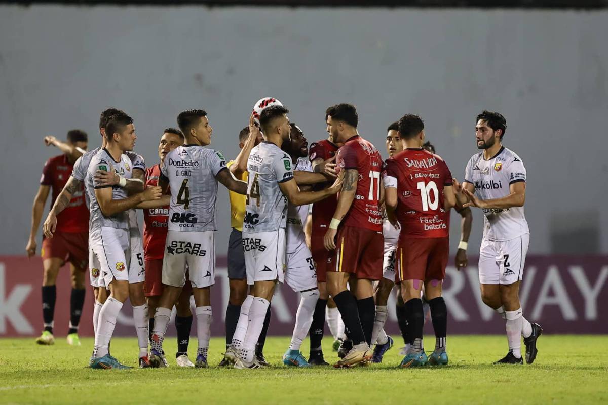 NO SE VIO EN TV: La lesión de “Buba” López, la euforia de Rocca con su gol, el enojo de Medford y la tristeza de los jugadores del Herediano