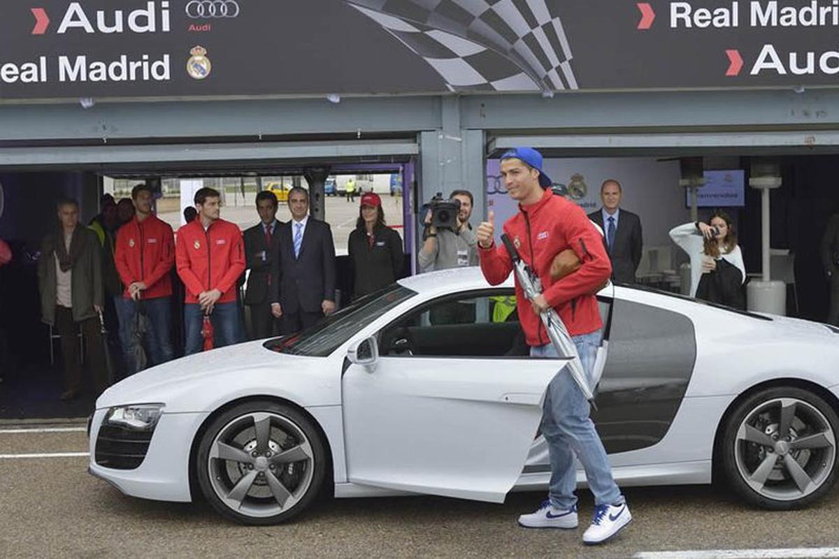 ¡Georgina le regaló una joya más! Asciende la impresionante colección de carros de Cristiano Ronaldo: un garaje galáctico