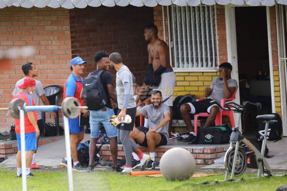 ¡Pasó en Olimpia! Bengtson volvió a ponerse mascarilla a pesar de estar vacunado, y así recibieron a Crisanto