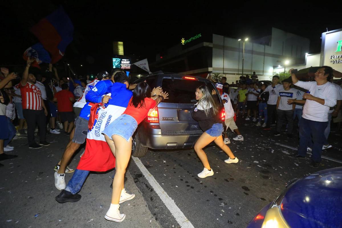 ¡Fiesta por la 39! Aficionados del Olimpia celebran por toda Honduras el título del torneo Clausura