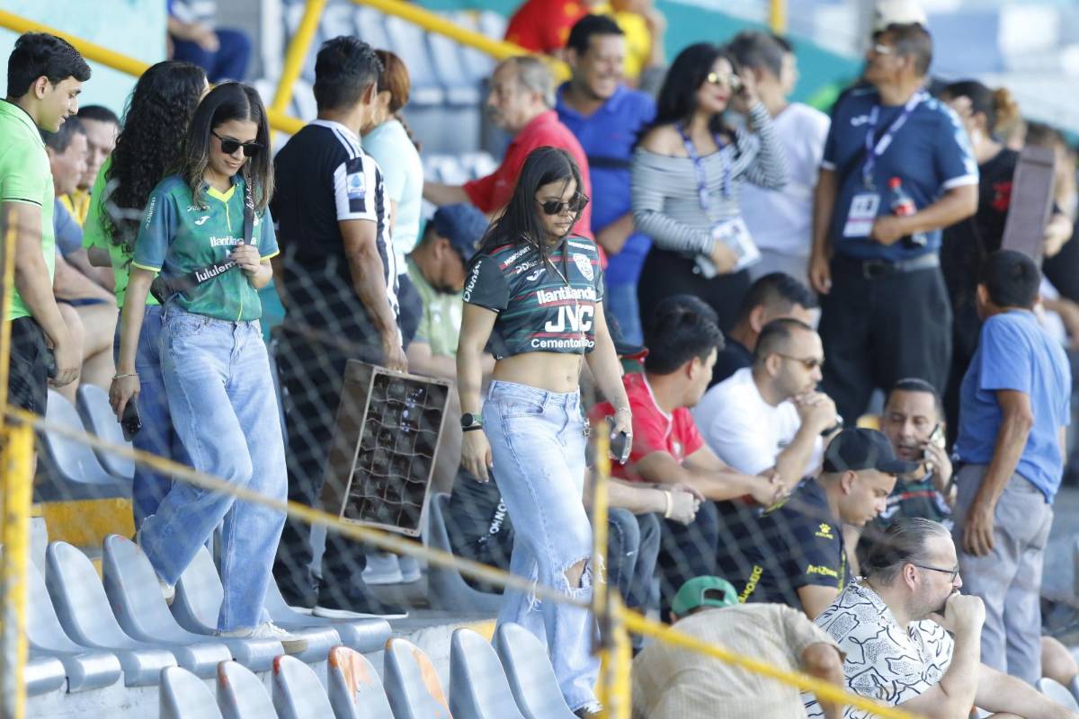 ¿Quién es la hermosa señorita de la Cruz Roja? mundialista y Batman se hacen presentes en el derbi Real España vs Marathón