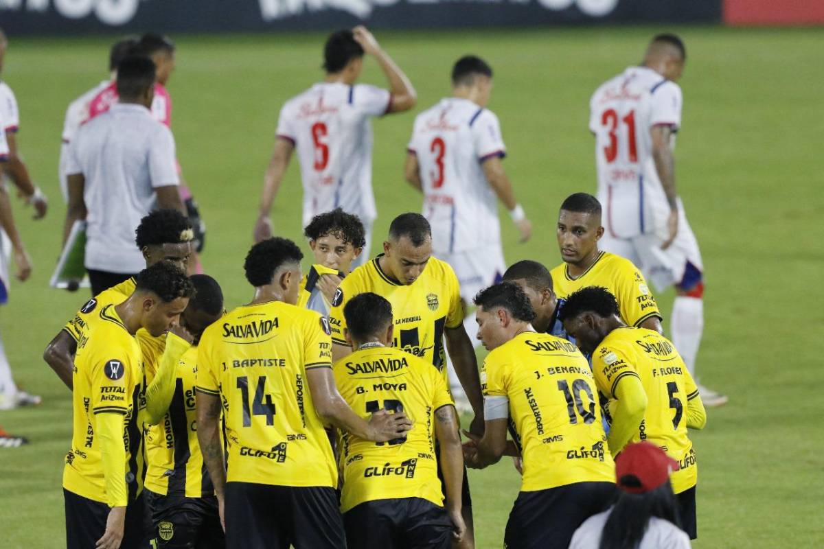 Atajadón de Buba López, pero Plaza Amador silencia el Morazán: la tristeza de Real España y belleza en las gradas