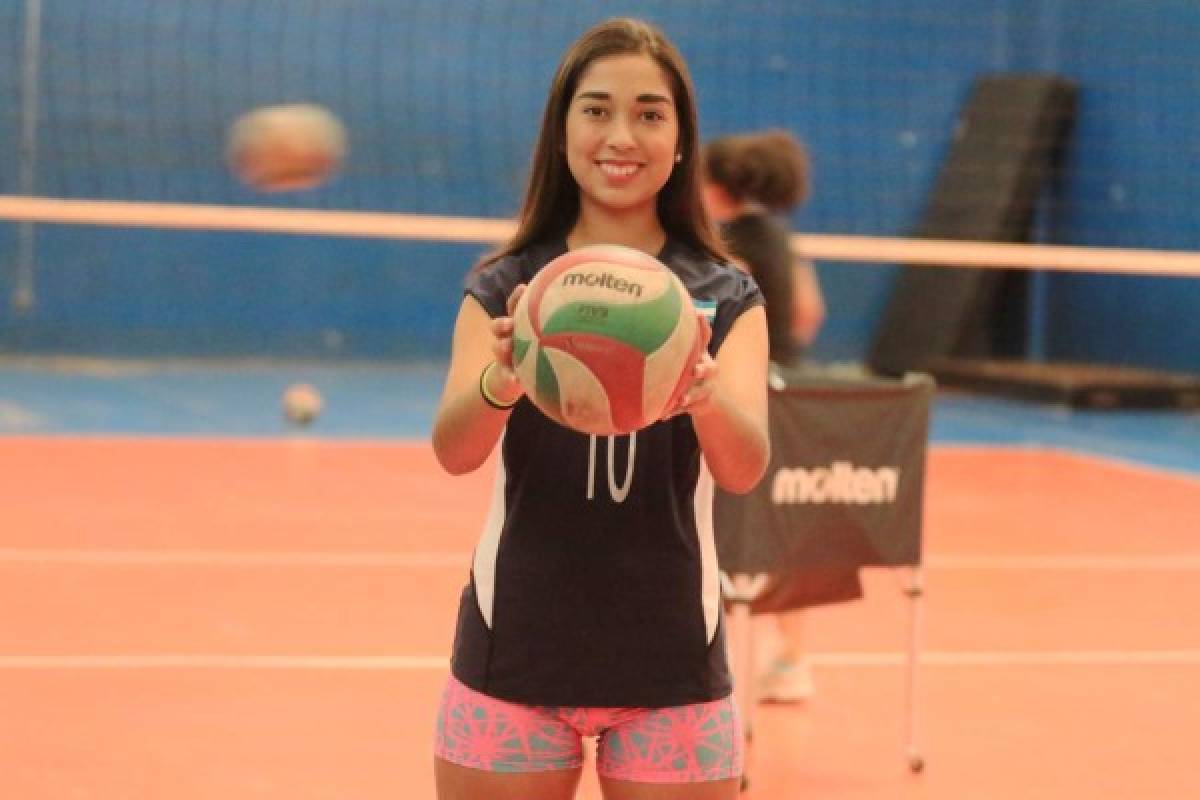 Sidney Acosta, la número '10' de la Selección de Honduras en voleibol