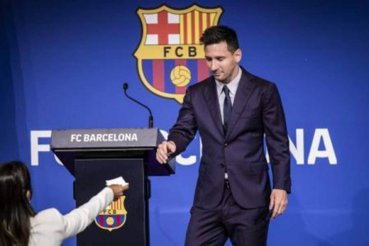 Modelo ofrece tremenda fortuna por el pañuelo que usó Messi en su despedida y revela para qué lo quiere