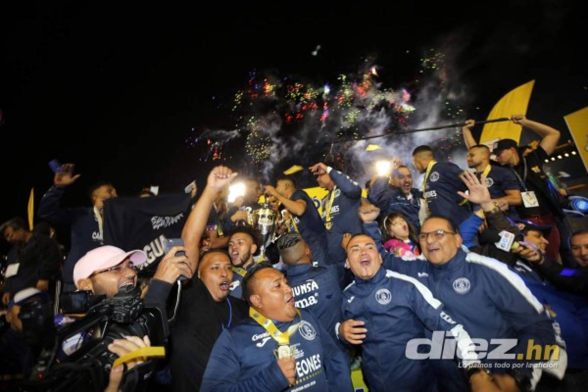 EN FOTOS: La íntima celebración de Motagua en su camerino tras ganar la copa 16