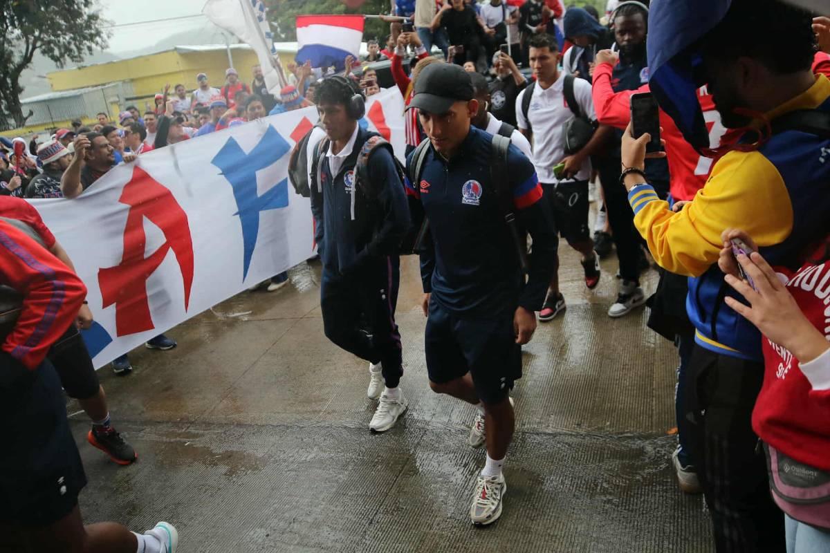 Imágenes: Así le reclamó la Ultra Fiel al Olimpia, los encerraron ¿Cuál fue la reacción de Eduardo Espinel?