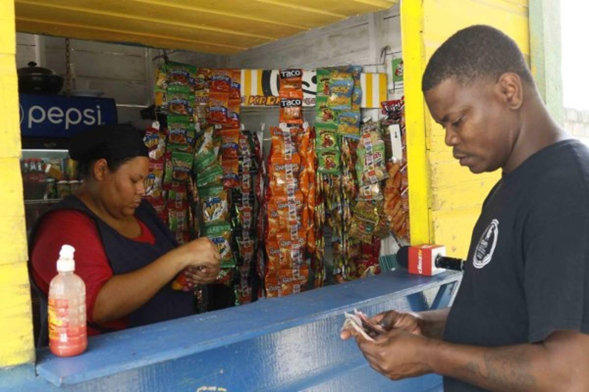 Lavando cabezales, vendiendo en mercados y como albañiles: La dura cuarentena de futbolistas y exfutbolistas