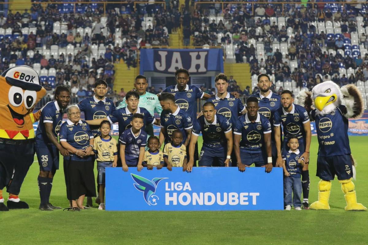 Motagua festeja con remontada, bellas chicas y así llegó Emilio  con Virgnia