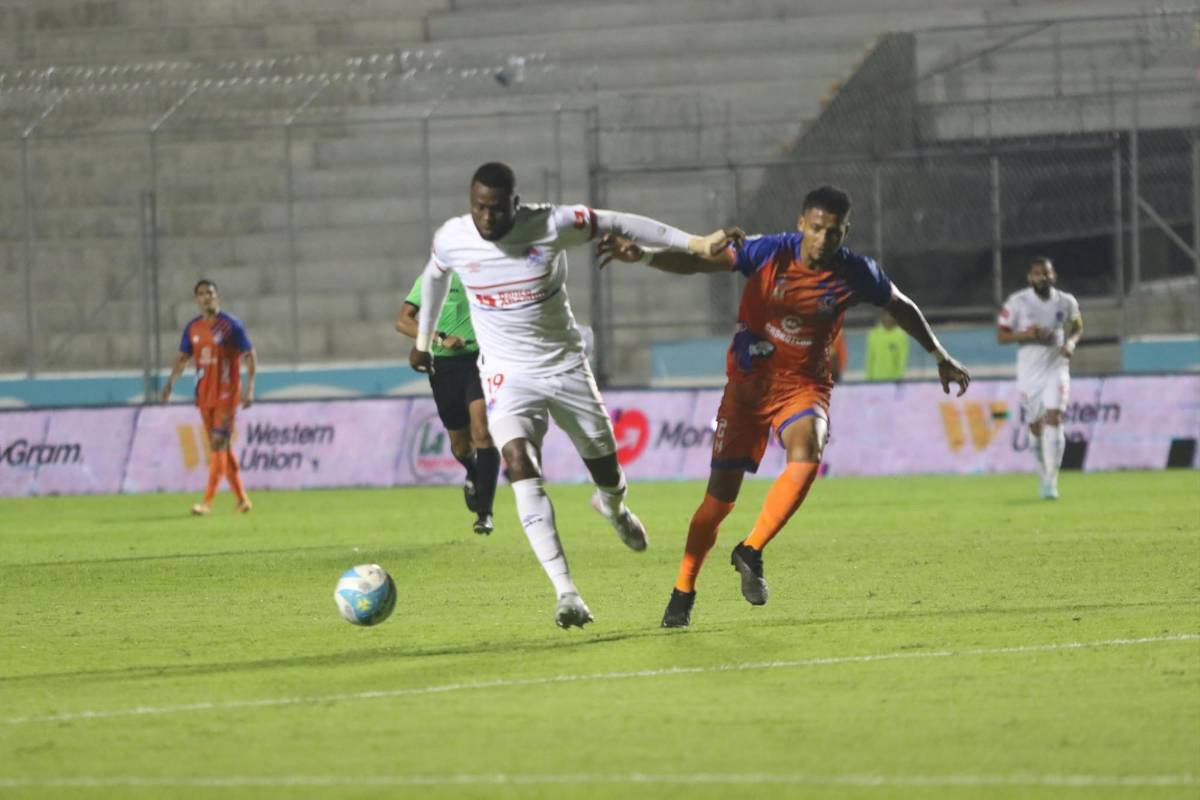Alberth Elis le sonríe al fútbol, la nueva sorpresa que nadie sabía del Nacional y Olimpia presentó su título ante Lobos UPN