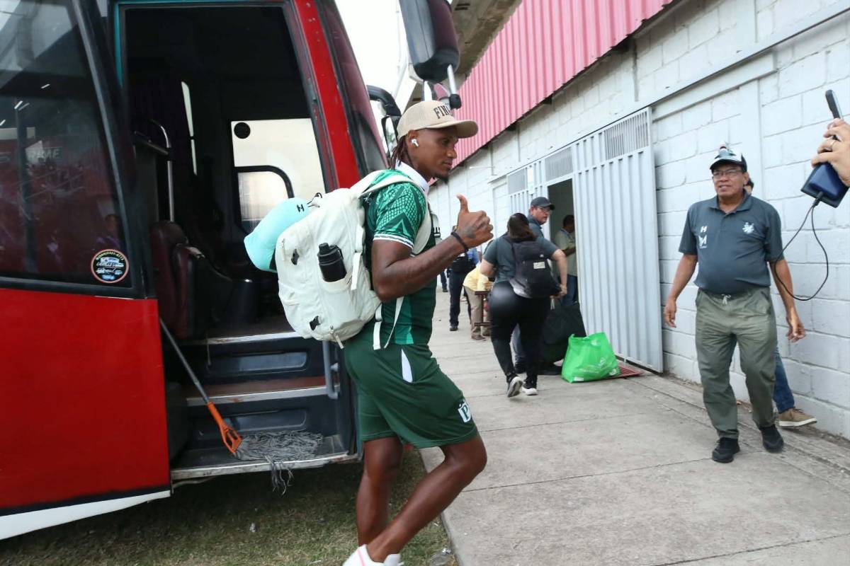 Aficionadas del Olimpia enamoran, aparece la famosa gorra del Platense y el selfie
