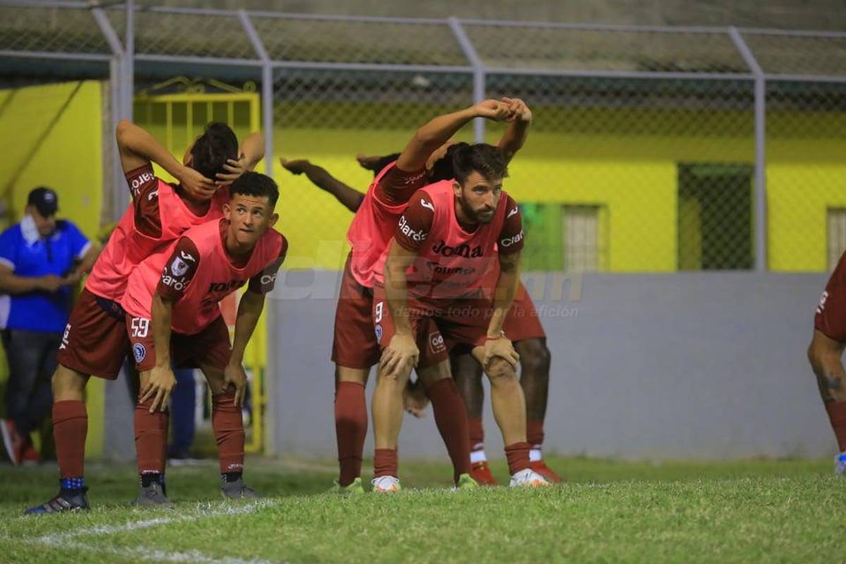 Las imágenes de la Jornada 1: Los reclamos de Diego Vázquez, el saludo de Lavallén y la alegría en La Ceiba