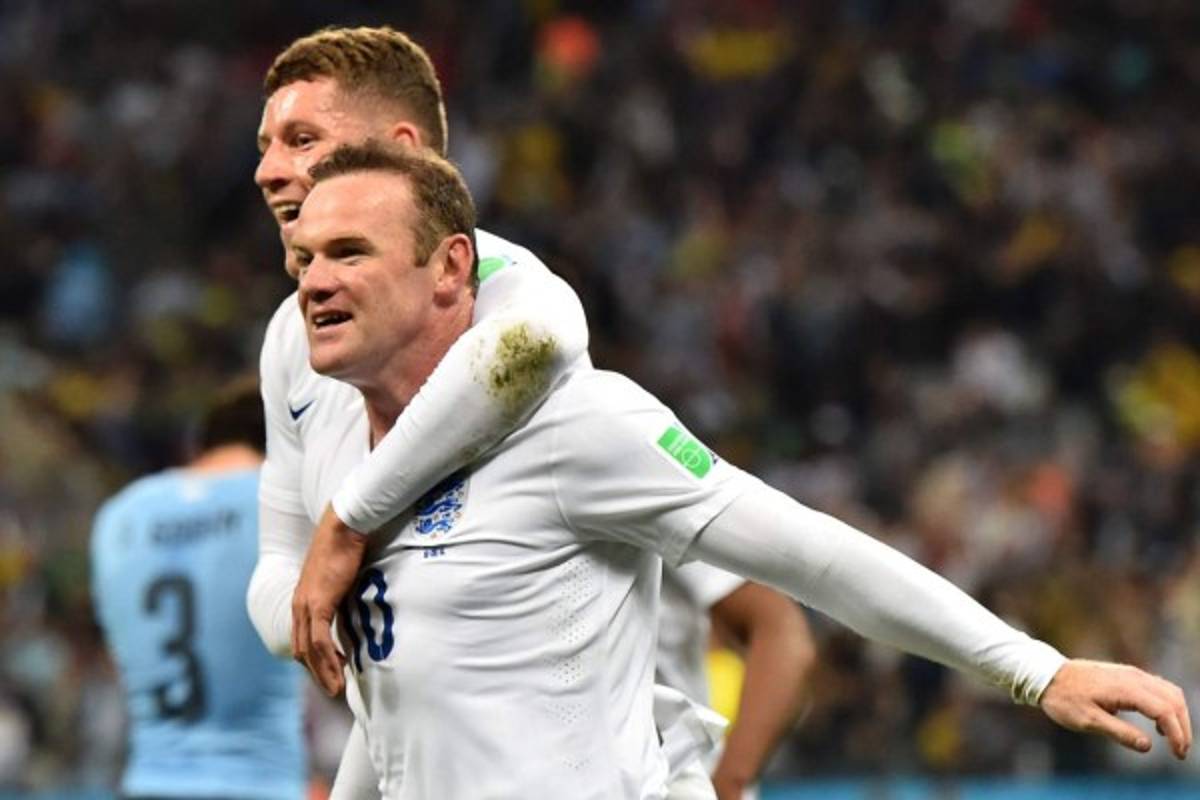 Uruguay ganó 2-1 a Inglaterra con un doblete de Luis Suárez