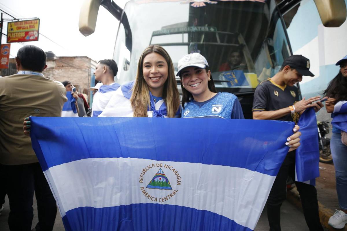 La bella nicaragüense que enamoró y las hondureñas que arrancaron suspiros; el ambiente del Honduras vs Nicaragua