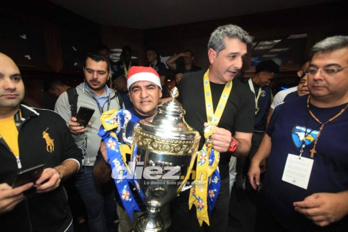 EN FOTOS: La íntima celebración de Motagua en su camerino tras ganar la copa 16