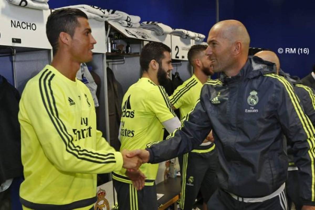 FOTOGALERÍA: Más de cinco mil aficionados ovacionaron a Zidane