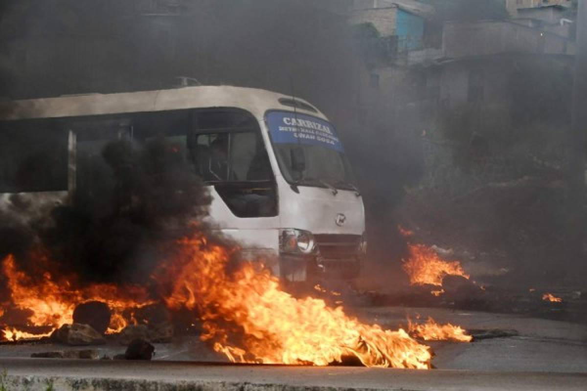 Bloqueos de calles y enfrentamientos dejan protestas en Honduras