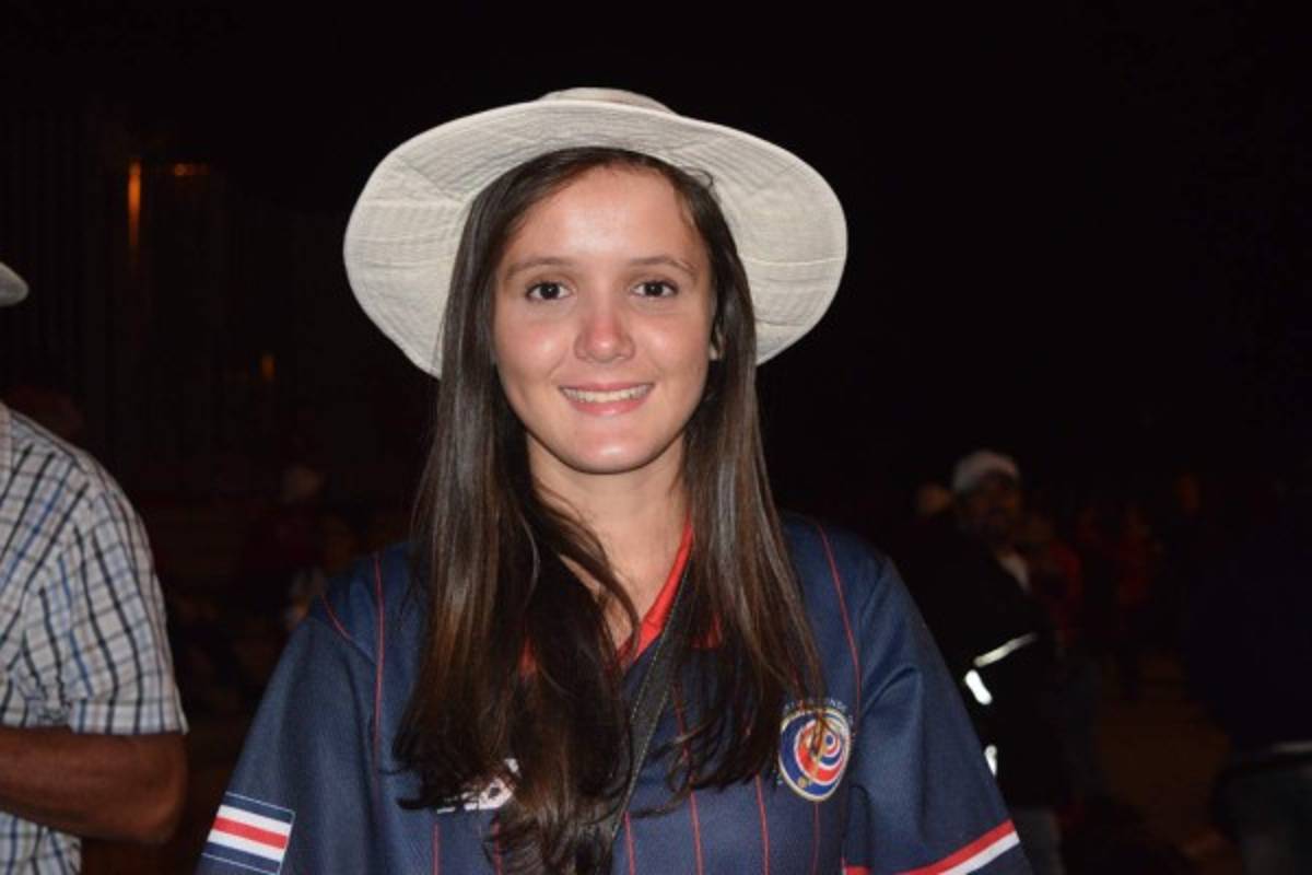 La belleza tica que apoyó a su selección en el juego eliminatorio ante Jamaica