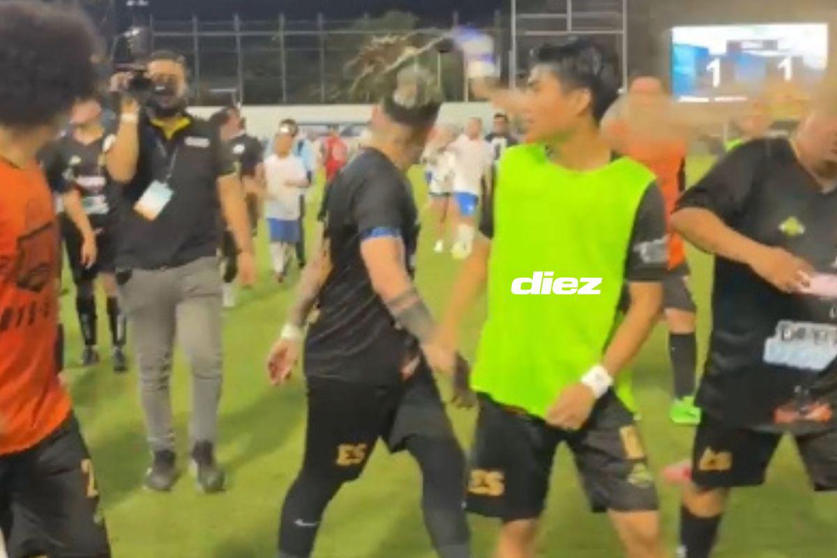 Por este motivo El Salvador amagó con abandonar el partido de tiktokers ante Honduras: Esto no estaba en el plan