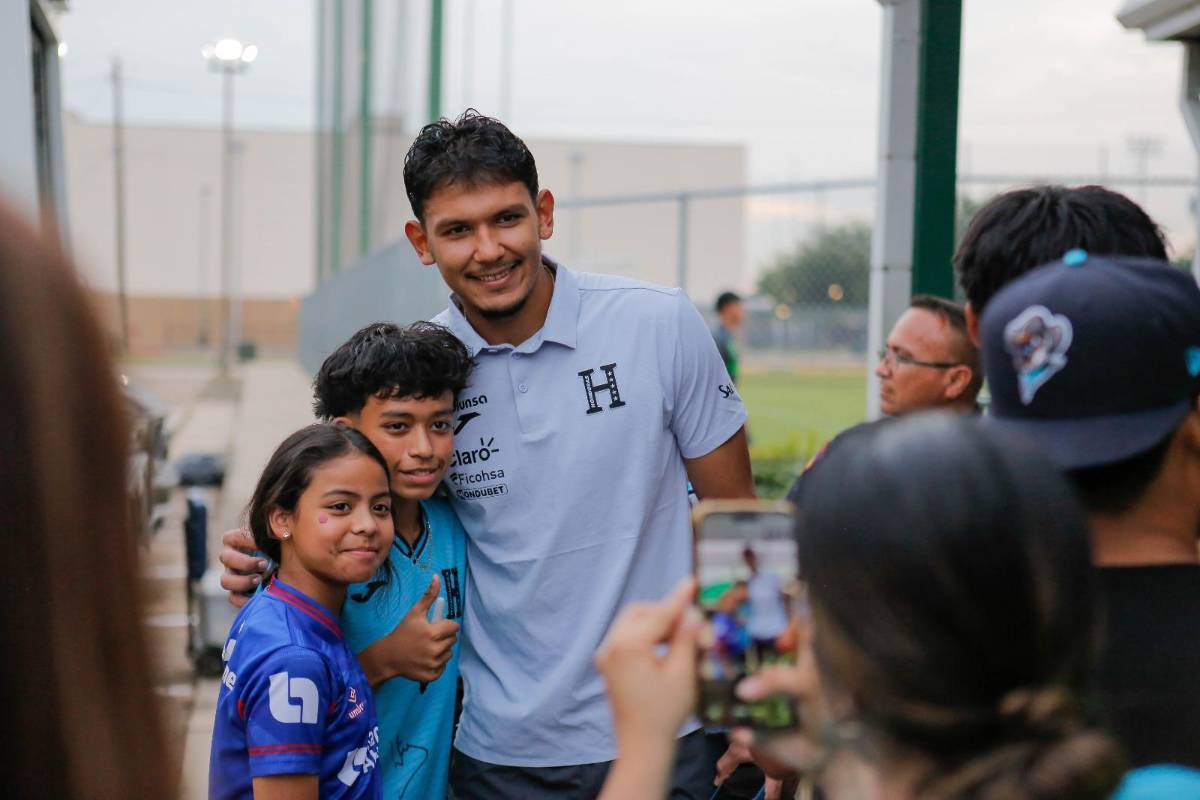 ¡Locura por Keyrol! Seleccionada causa furor en visita a la Bicolor en Houston