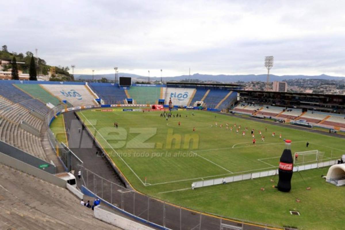 NO VISTE EN TV: El aficionado de lujo en el Nacional y Donis Escober estalló en ira