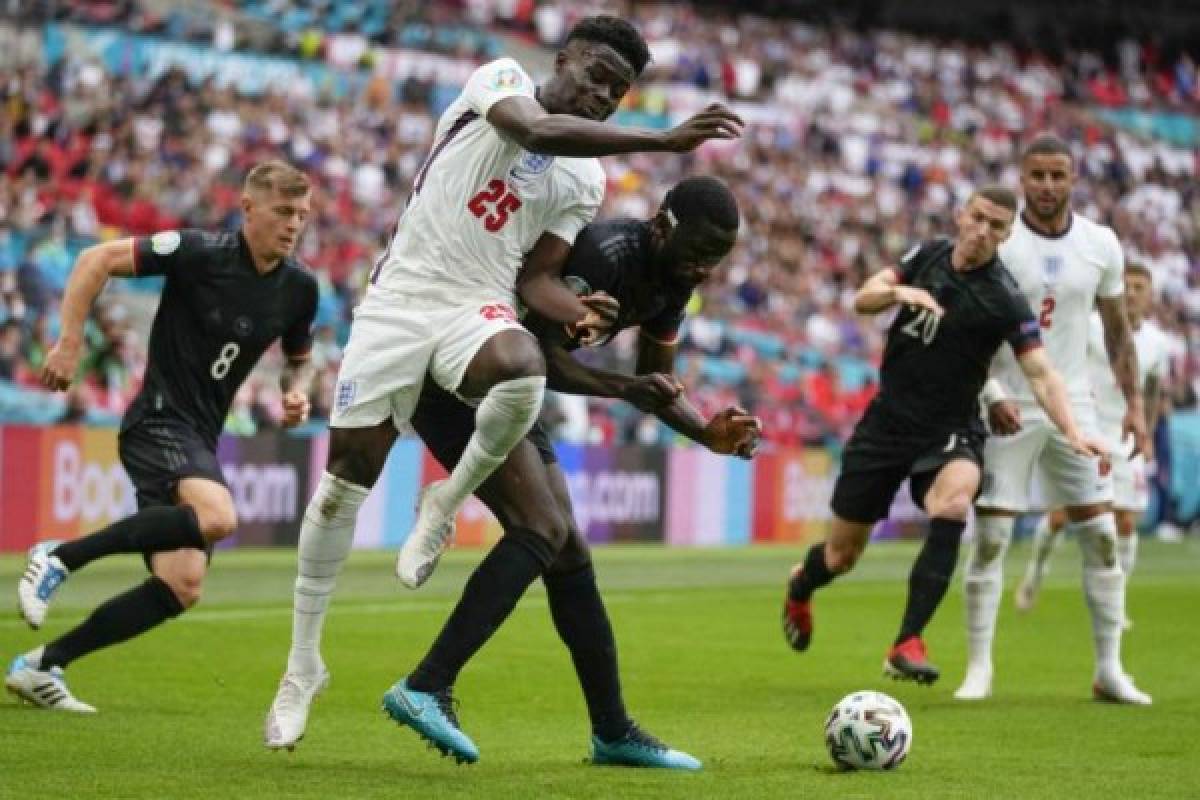 Inglaterra y Alemania miden fuerzas en la Eurocopa por el pase a cuartos de final.