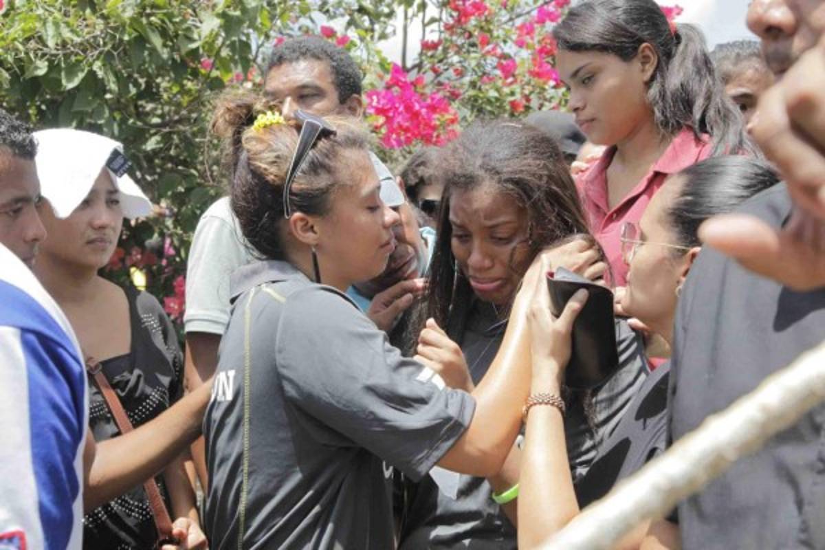 Multitudinario adiós a Enrique Reneau en su natal Jutiapa