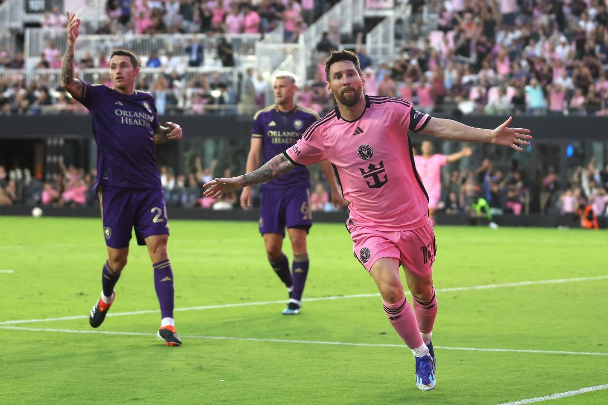 A Messi le cambiaron el árbitro, el amigo inesperado que visitó a Leo y el guardaespaldas del ‘10’ sorprende con foto histórica