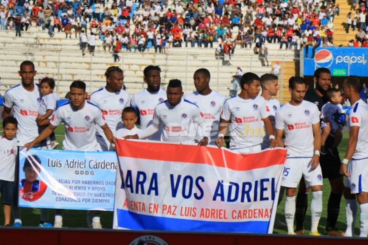 NO SE VIO EN TV: El detallazo de Bengtson con JC Espinoza y el homenaje a Adriel