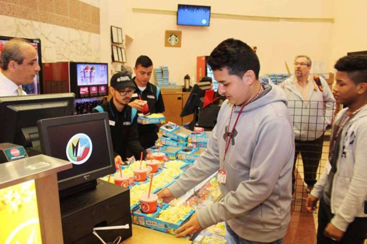 ¡QUÉ CORAZÓN! Así hizo feliz Alberth Elis a refugiados e inmigrantes en EUA