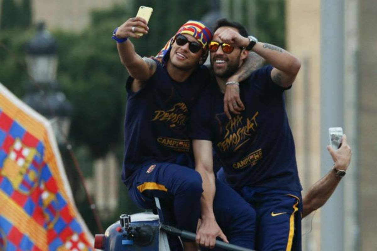 Así fue la celebración de Barcelona con sus aficionados