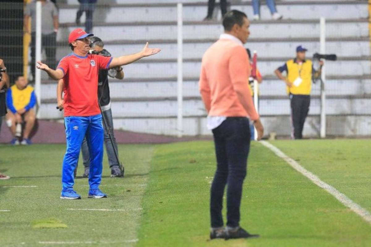 Llanto, dolor y silencio; las fotos que reflejan el desastre del Olimpia en Costa Rica