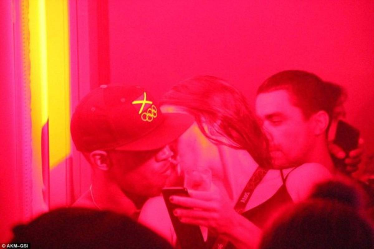 Escandalosas fotos de la fiesta de Usain Bolt ¡con una tercera mujer!