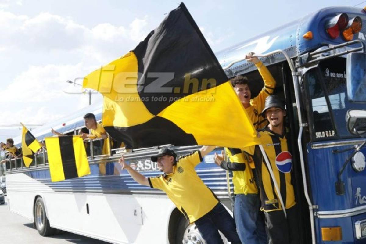 El ambientazo de los aficionados previo al clásico sampedrano en el Olímpico