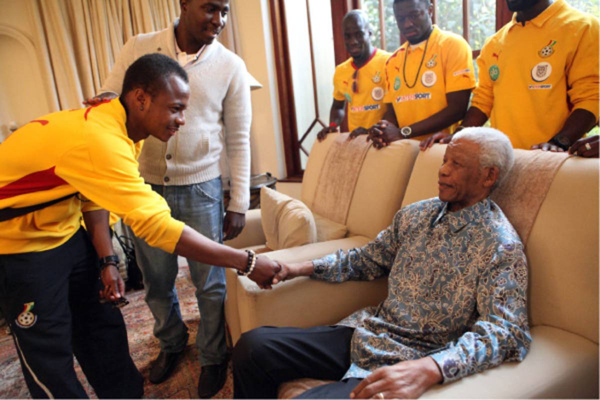 Mandela recibe a delegación de Ghana