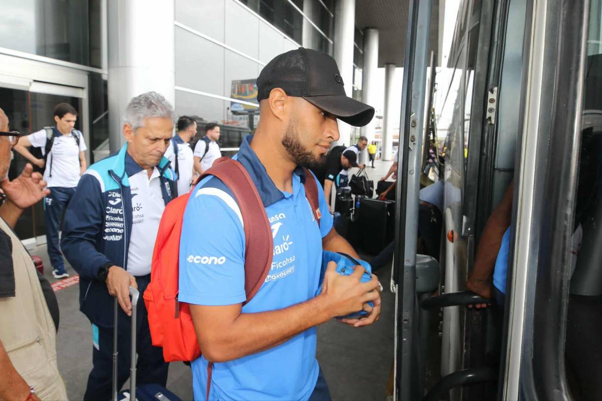 Entre risas y seriedad: así llegó Honduras a Tegucigalpa tras el empate ante Costa Rica y que ahora solo se concentra en Haití