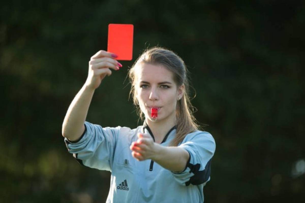 Conocé a Karolina Bojar, la sensual árbitro polaca que está incendiando todas las redes