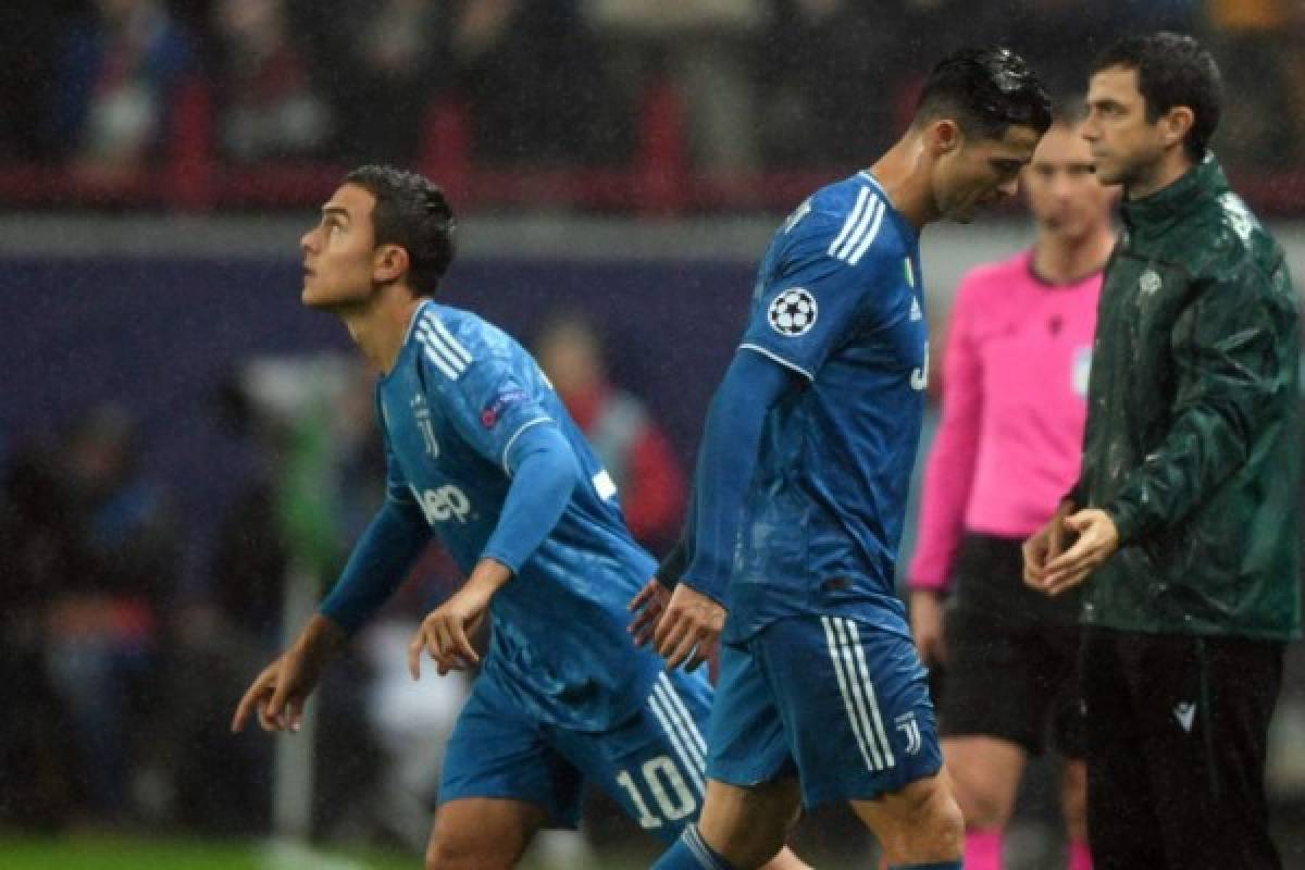 No le dio la mano: Sarri sacó a Cristiano Ronaldo al minuto 81 y estalló de la bronca