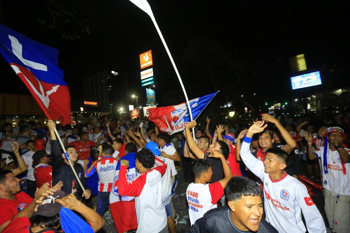 ¡Fiesta por la 39! Aficionados del Olimpia celebran por toda Honduras el título del torneo Clausura