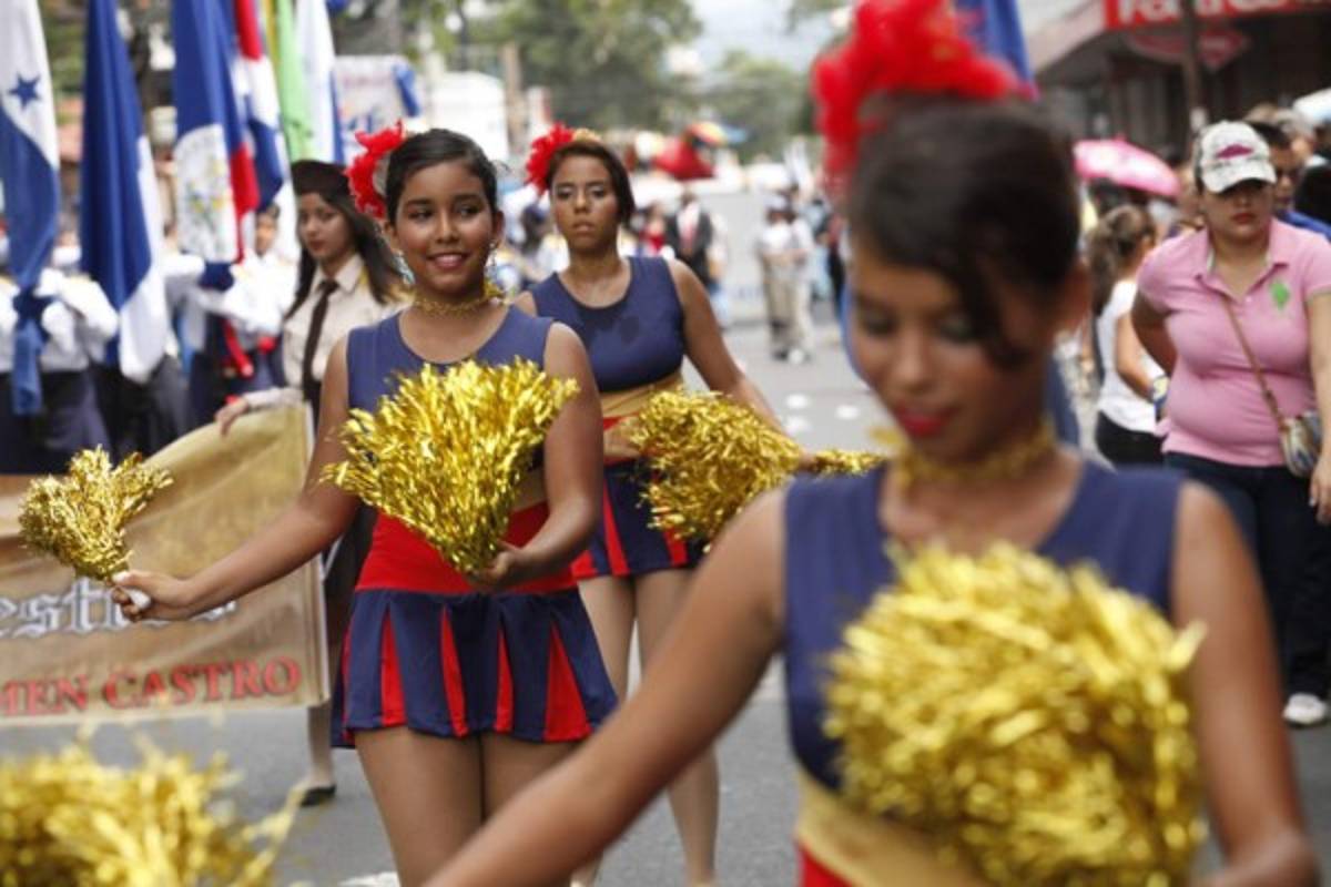 Las palillonas que se robaron las miradas en desfiles en San Pedro Sula