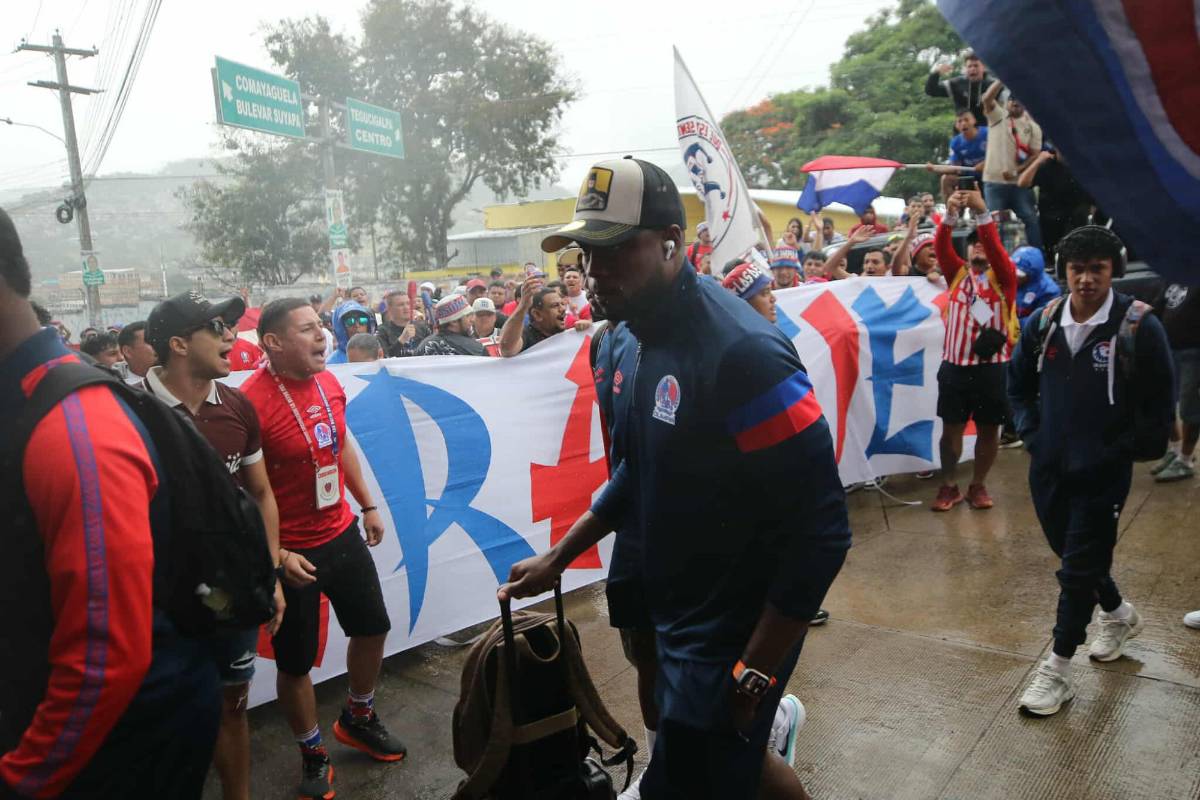 Imágenes: Así le reclamó la Ultra Fiel al Olimpia, los encerraron ¿Cuál fue la reacción de Eduardo Espinel?