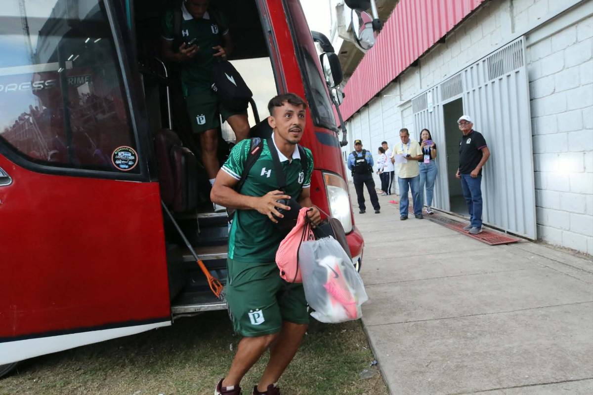 Aficionadas del Olimpia enamoran, aparece la famosa gorra del Platense y el selfie