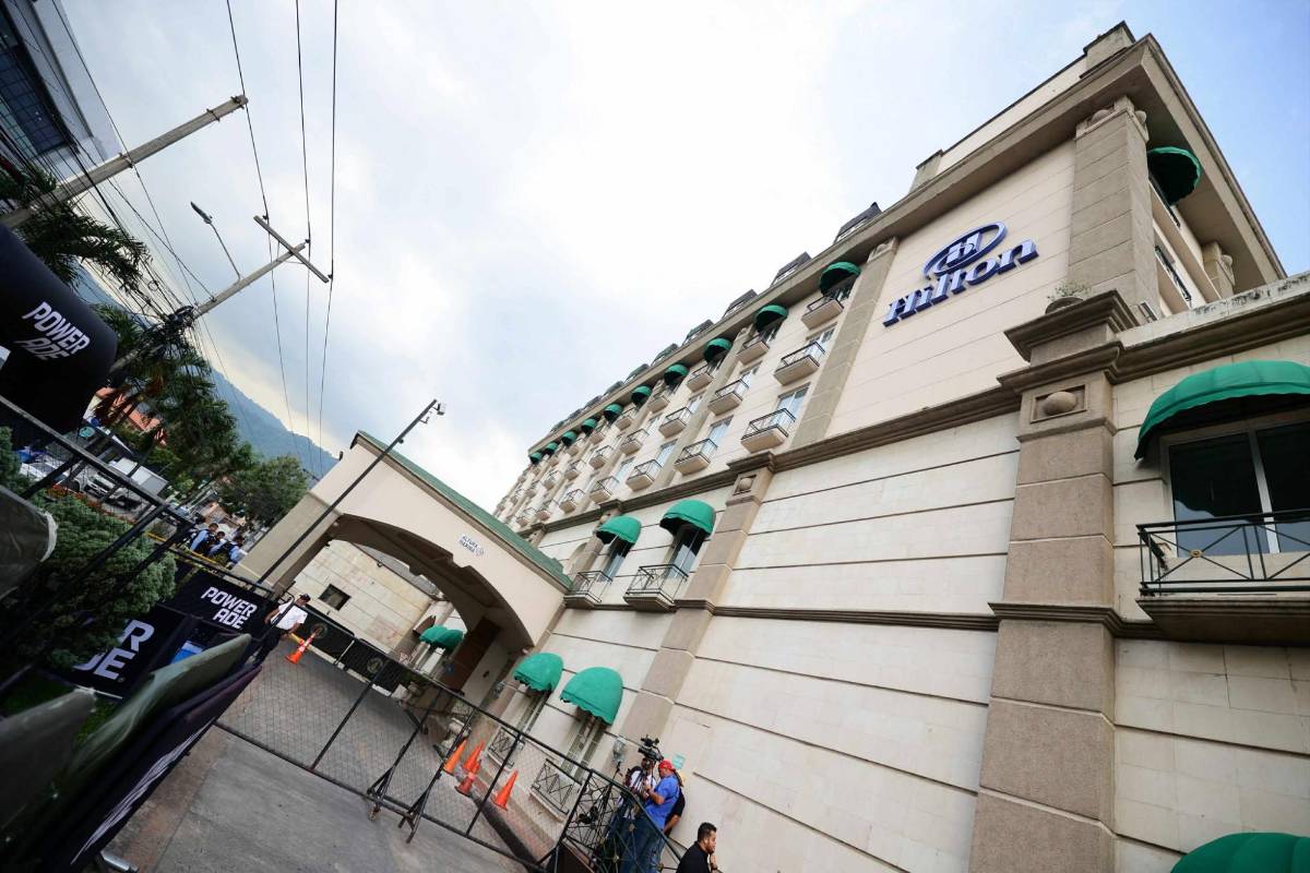 ¿Y Celso Borges? Keylor Navas, el más solicitado y Piojo aceptó selfie, bromas con periodista, así fue la llegada de Costa Rica a Honduras