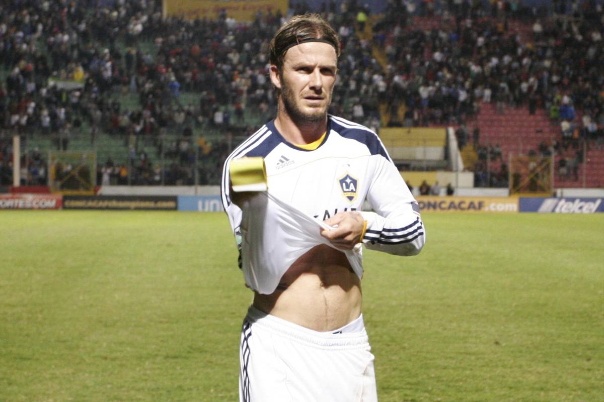 ¡Las mujeres enloquecieron! El día que David Beckham visitó Honduras y el Nacional explotó: ¿a quién regaló su camisa?