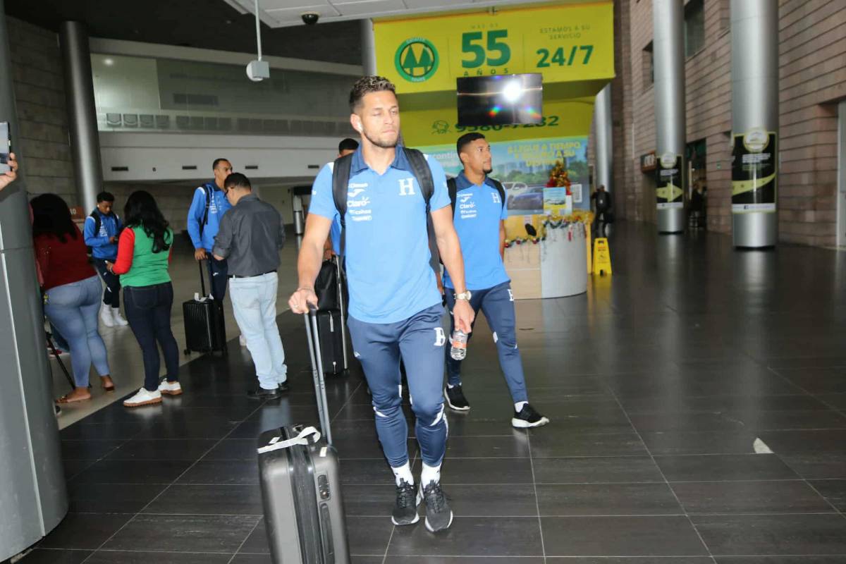 Con rostros serios y cabizbajos: así llegó la Bicolor a Honduras luego de perder en Nicaragua; ¿raparon a los debutantes?