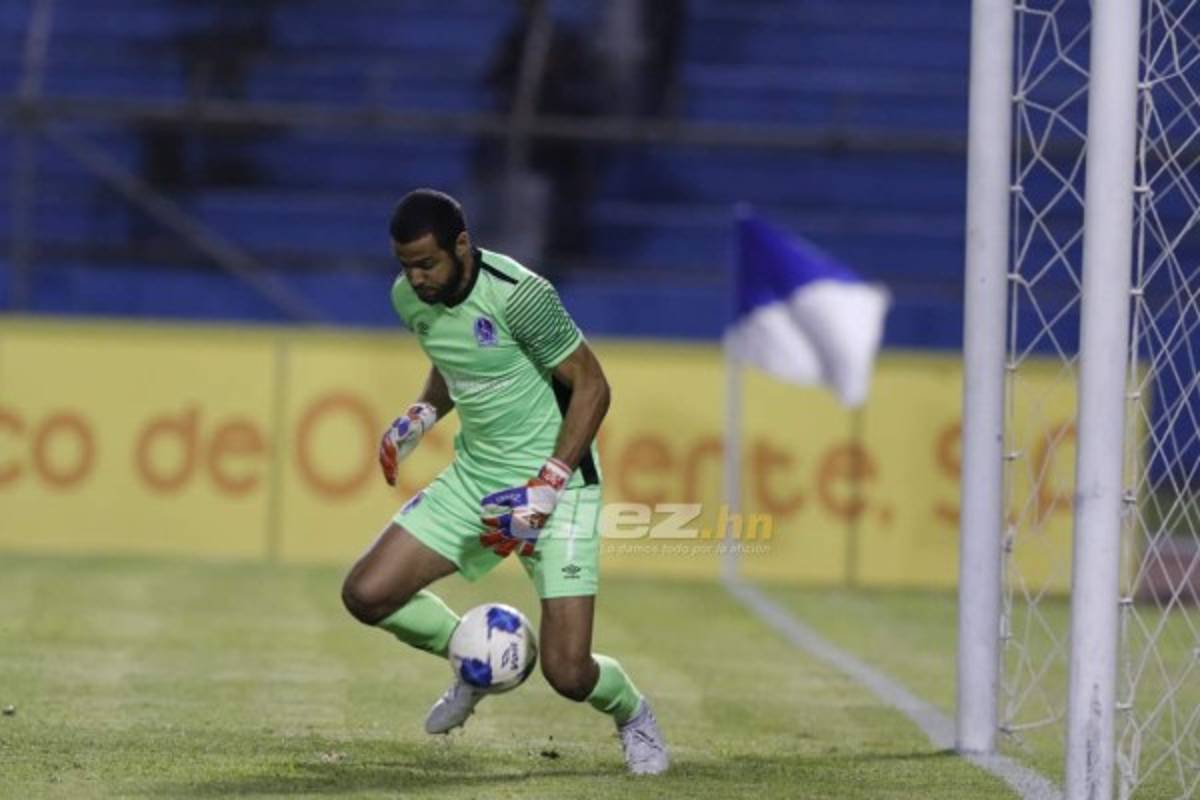 La chica del palco, el invitado especial y el hermoso detalle de Troglio en su gorra